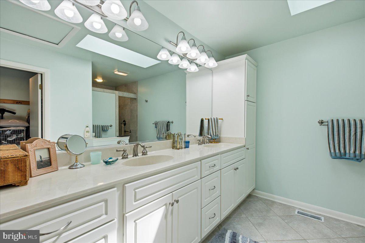 WESTERN SHORES - Residential