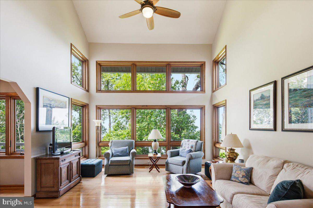 WESTERN SHORES - Residential