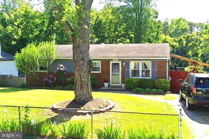 BRIGHT AND  CHARMING UPDATED  HOME FEATURES 5 BR/ 2 FULL BATHS AND A LARGE - ABOUT HALF ACRE LOT -LEVEL FENCED - IN  BACKYARD PERFECT FOR ENTERTAINMENT AND RELAXING. THE OPEN FIRST LEVEL HAS 3 BR AND A FULL BATH, STAINLESS STEEL APPLIANCES  PLUS A BONUS UTILITY ROOM THE OWNER USES AS AN OFFICE .  LIGHT FILLED WALKOUT LOWER LEVEL  HAS A LARGE  IN LAW SUITE w/ LARGE DRESSING ROOM,  KITCHENETTE AND SPACIOUS  REC ROOM PLUS AN DNSPACIOUS SECOND BR.   LOCATED JUST MINUTES FROM SHOPPING, ANDREWS AIR FORCE, NATIONAL HARBOR, DC, NORTHERN VIRGINIA AND THE METRO RAIL. GREAT LOCATION!! EVERYTHING YOU NEED IS CLOSE BY.  MUST SEE!!!