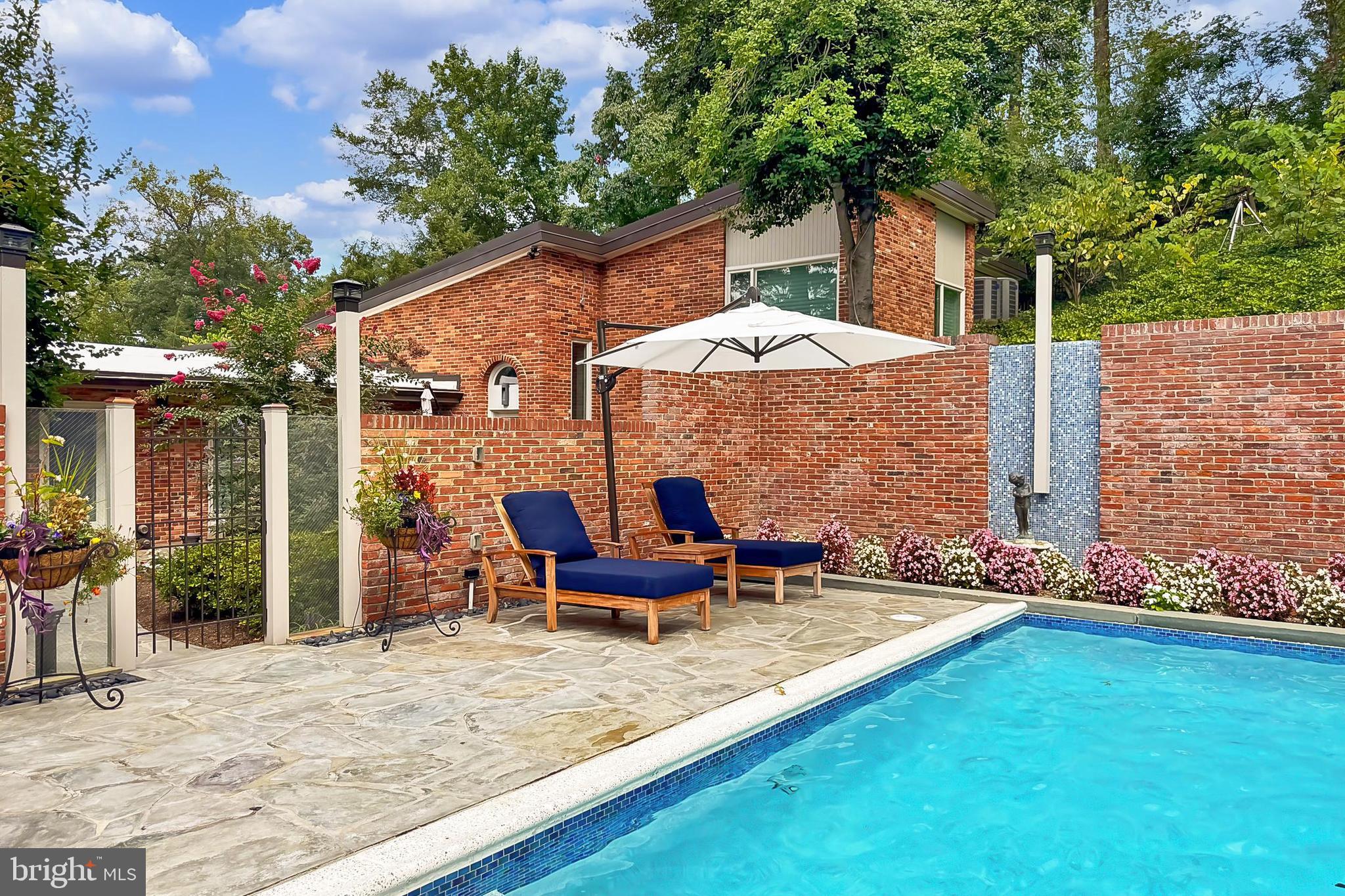 ARLINGTON RIDGE - Residential