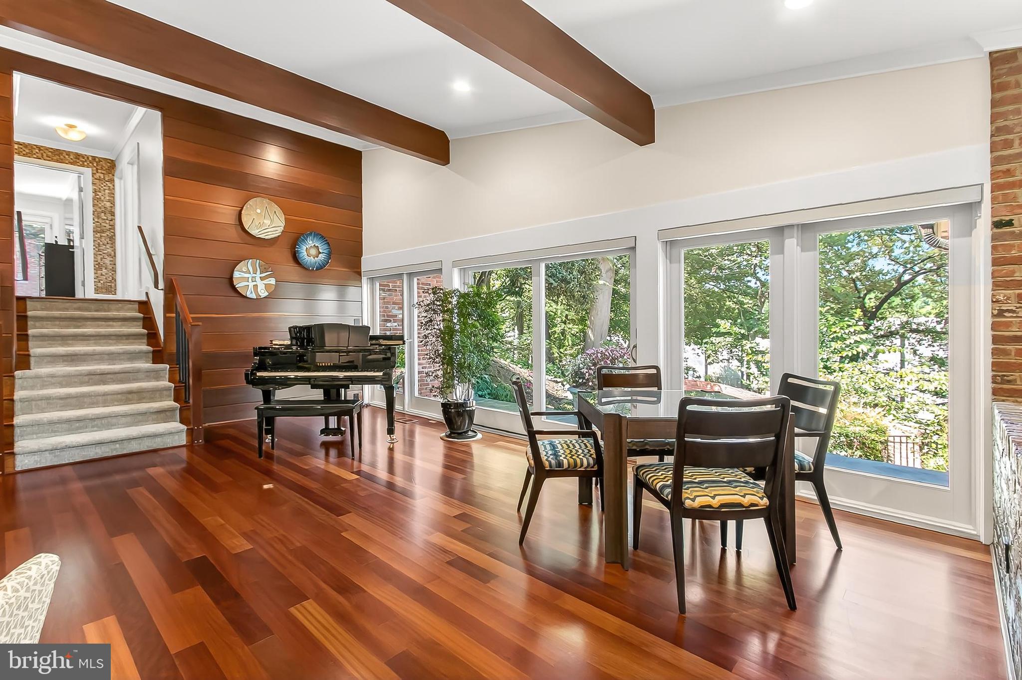 ARLINGTON RIDGE - Residential