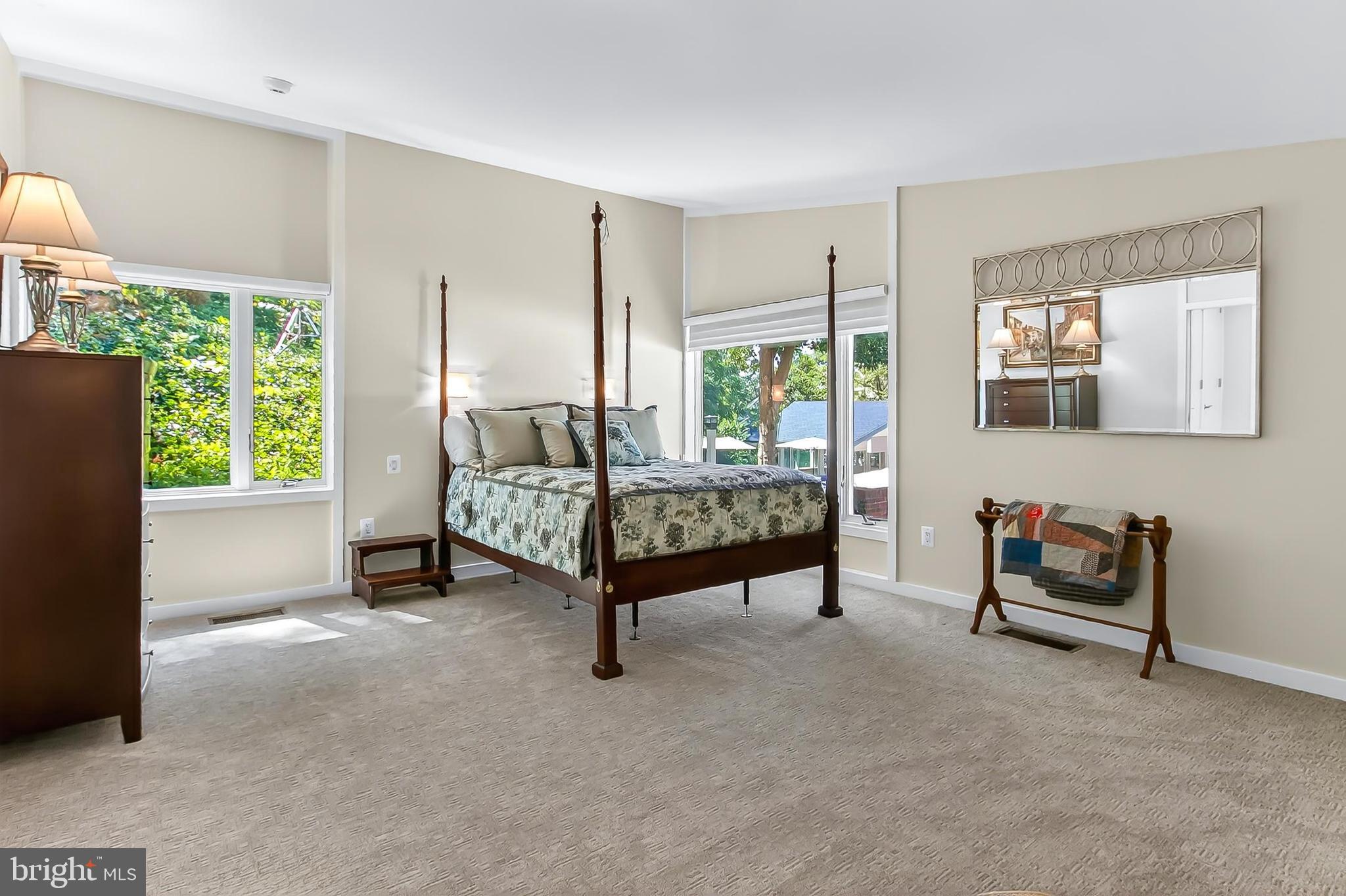 ARLINGTON RIDGE - Residential