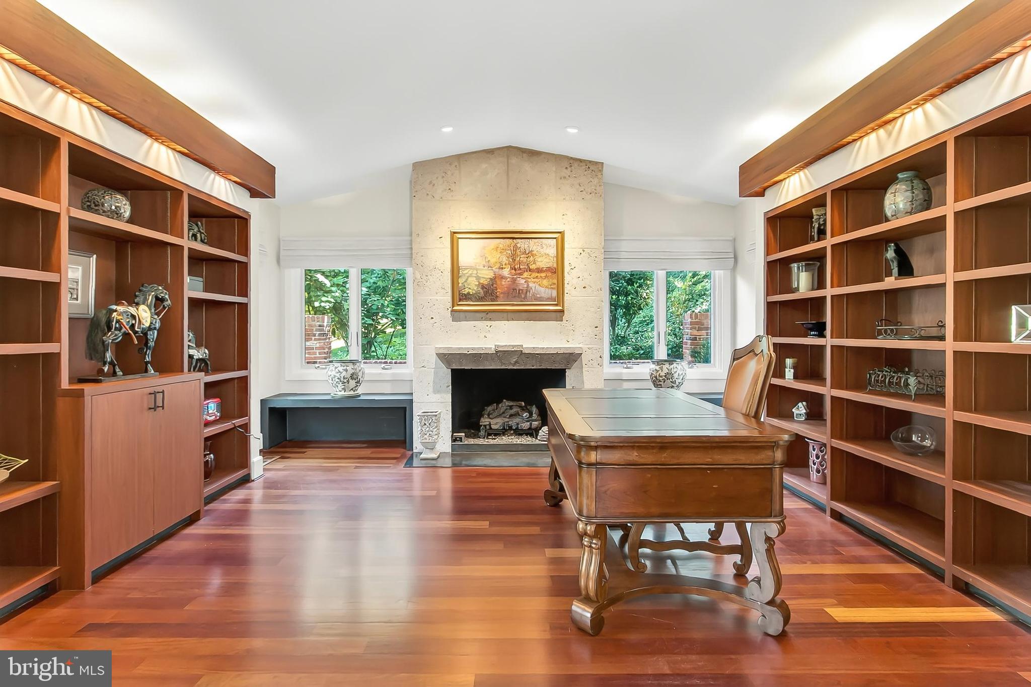 ARLINGTON RIDGE - Residential