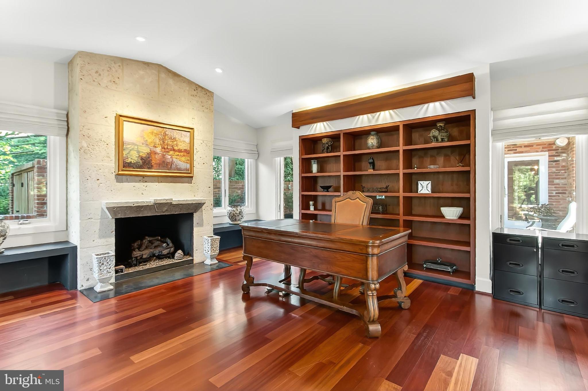 ARLINGTON RIDGE - Residential
