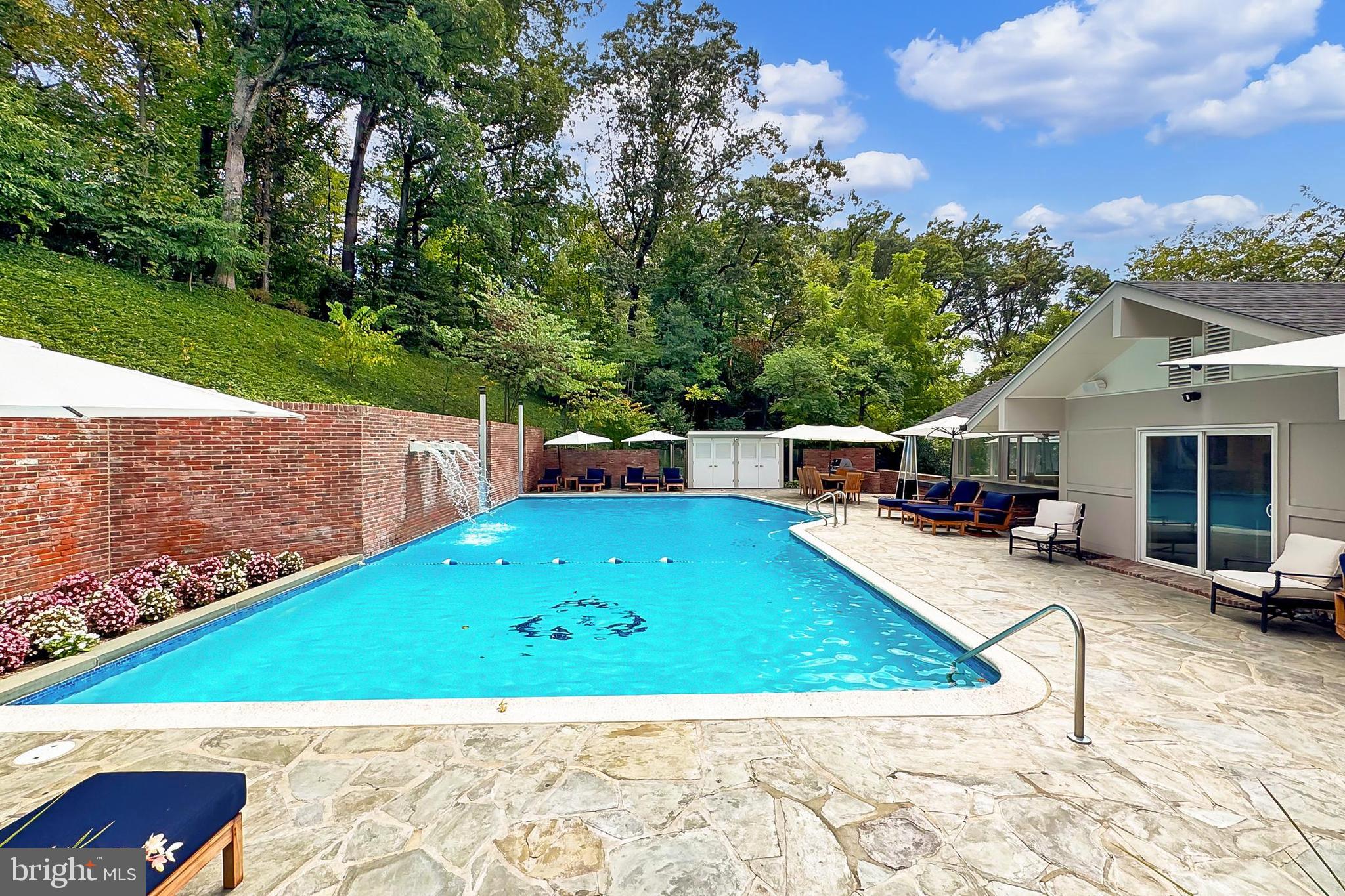 ARLINGTON RIDGE - Residential
