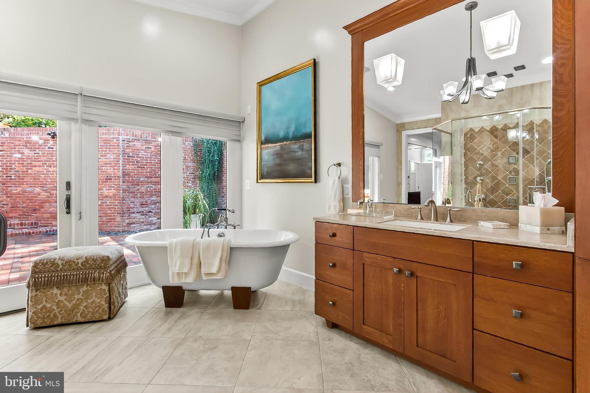 ARLINGTON RIDGE - Residential