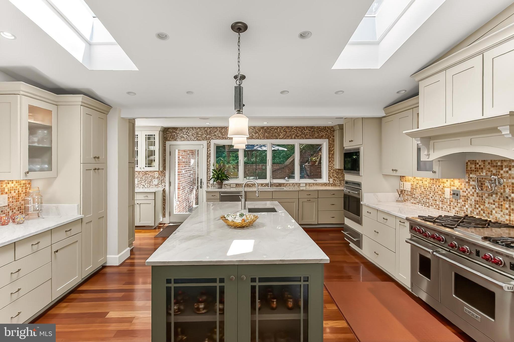 ARLINGTON RIDGE - Residential