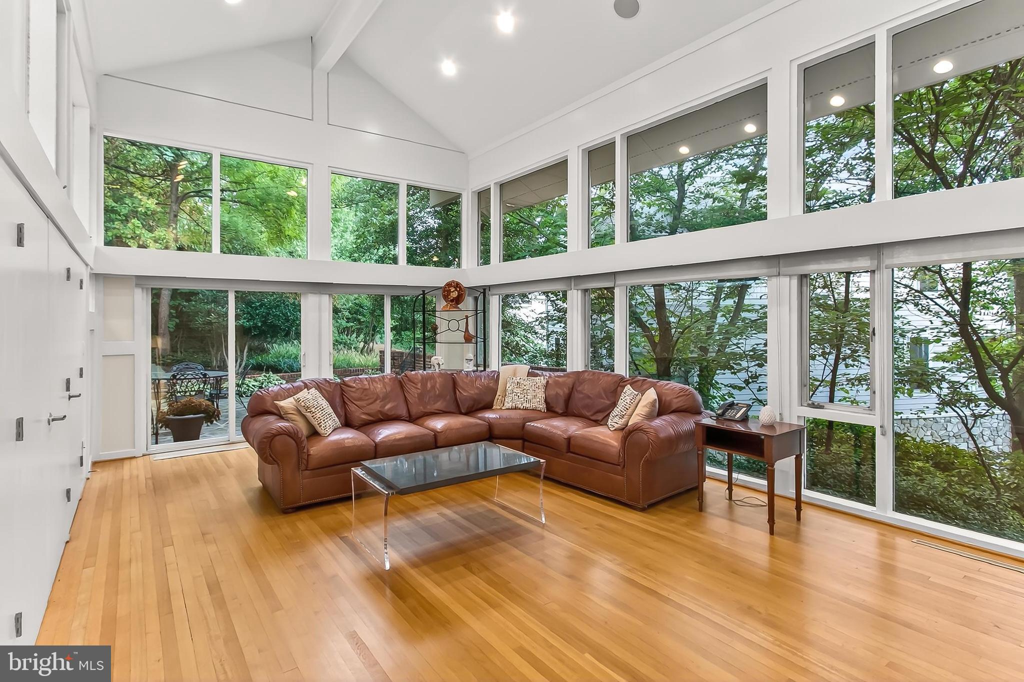ARLINGTON RIDGE - Residential