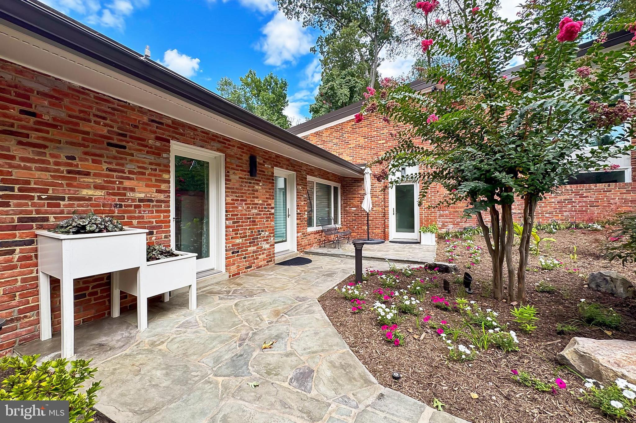 ARLINGTON RIDGE - Residential