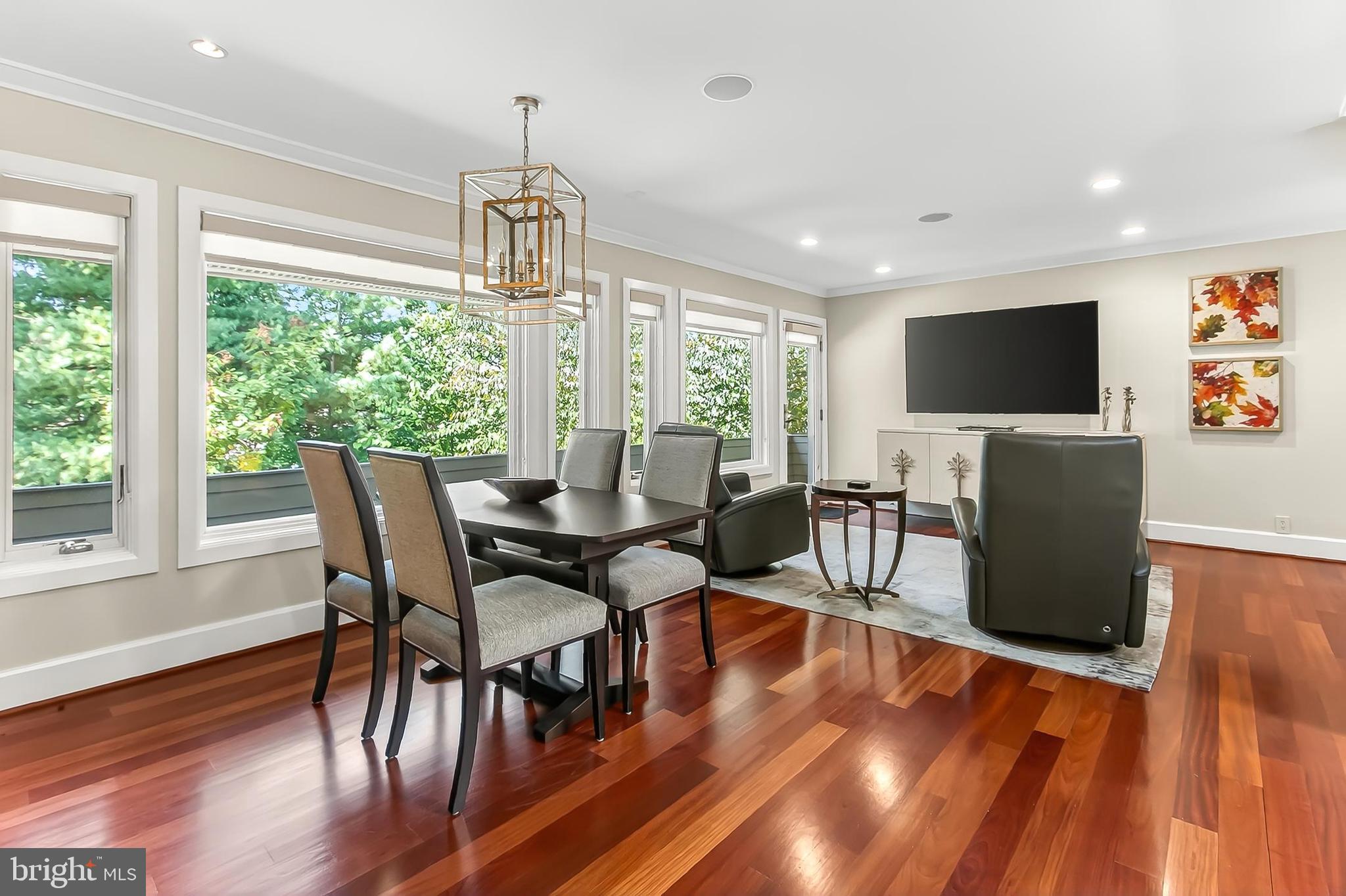 ARLINGTON RIDGE - Residential
