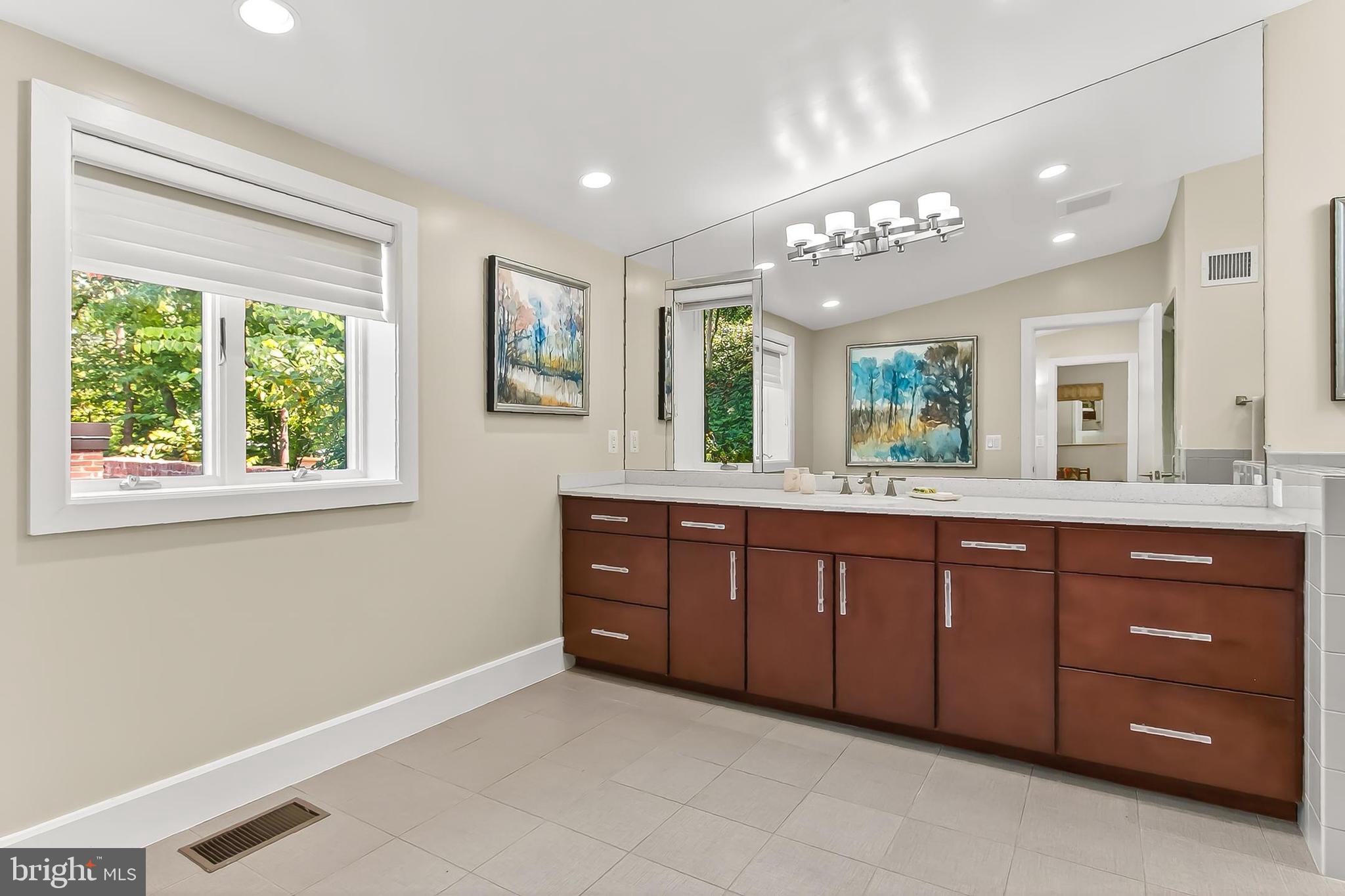 ARLINGTON RIDGE - Residential