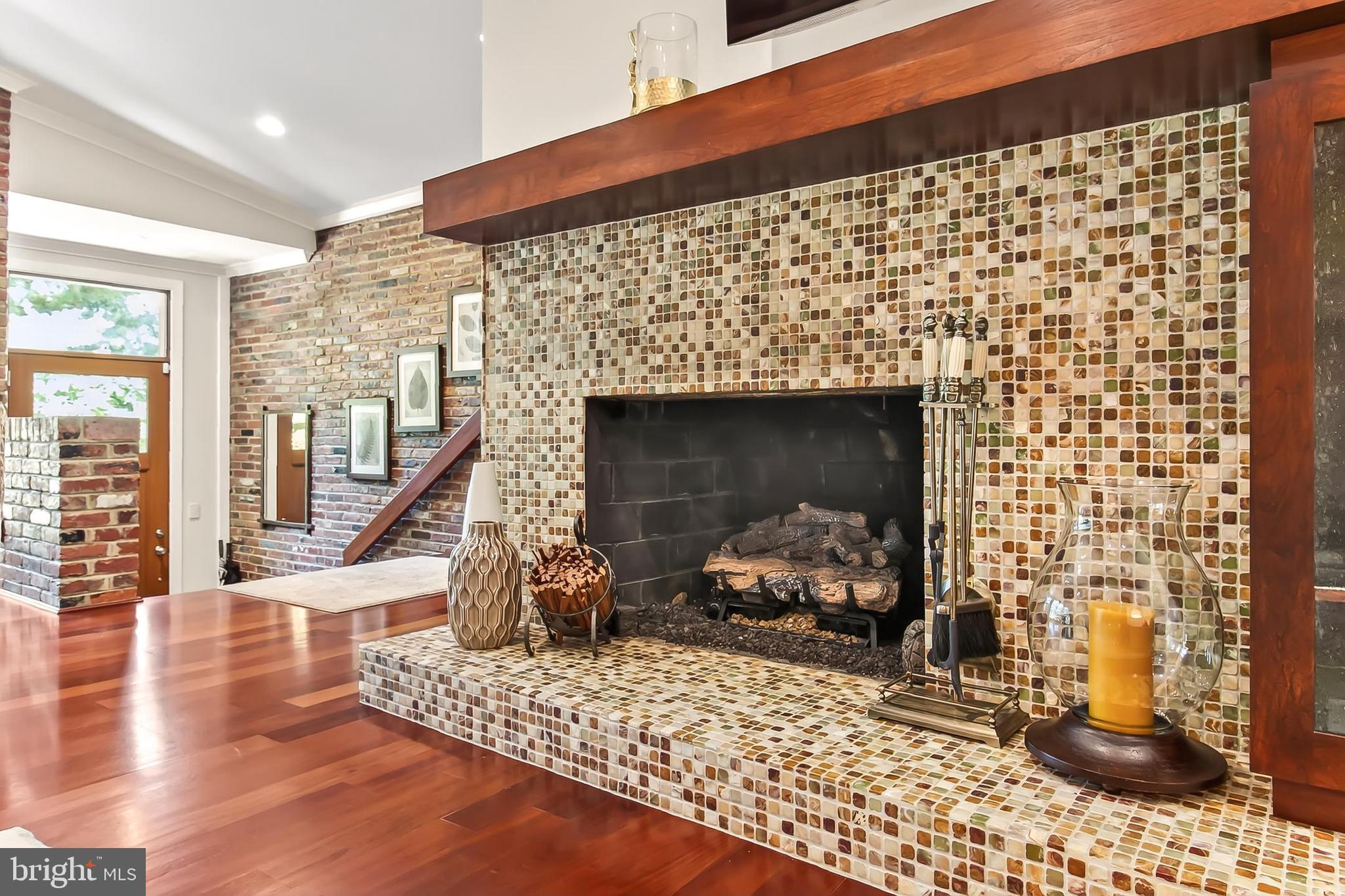 ARLINGTON RIDGE - Residential