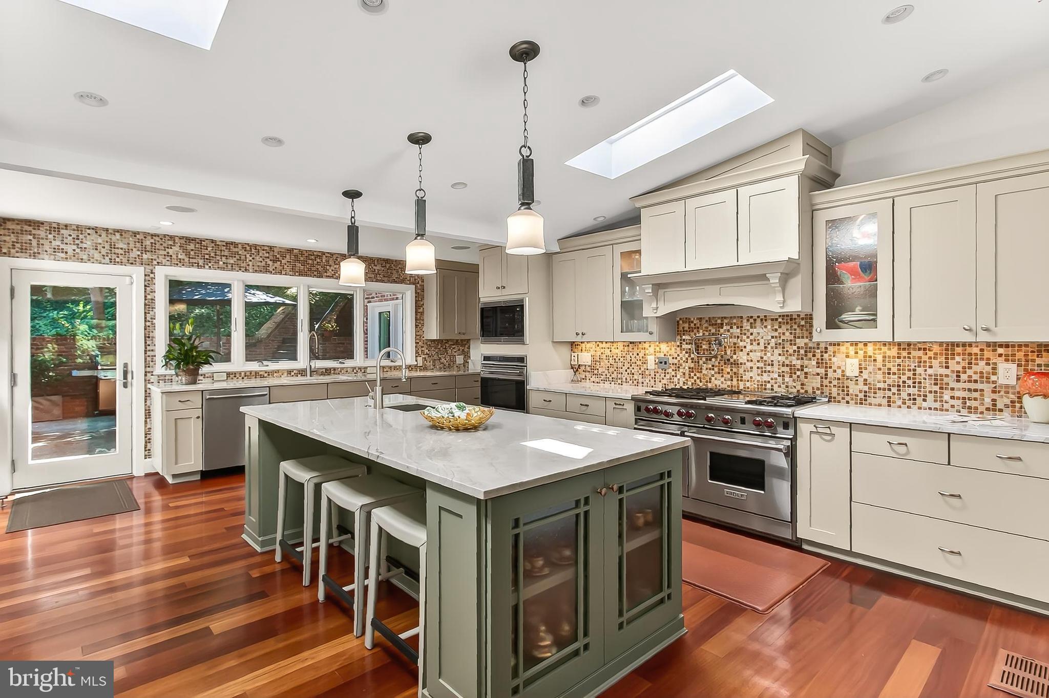 ARLINGTON RIDGE - Residential