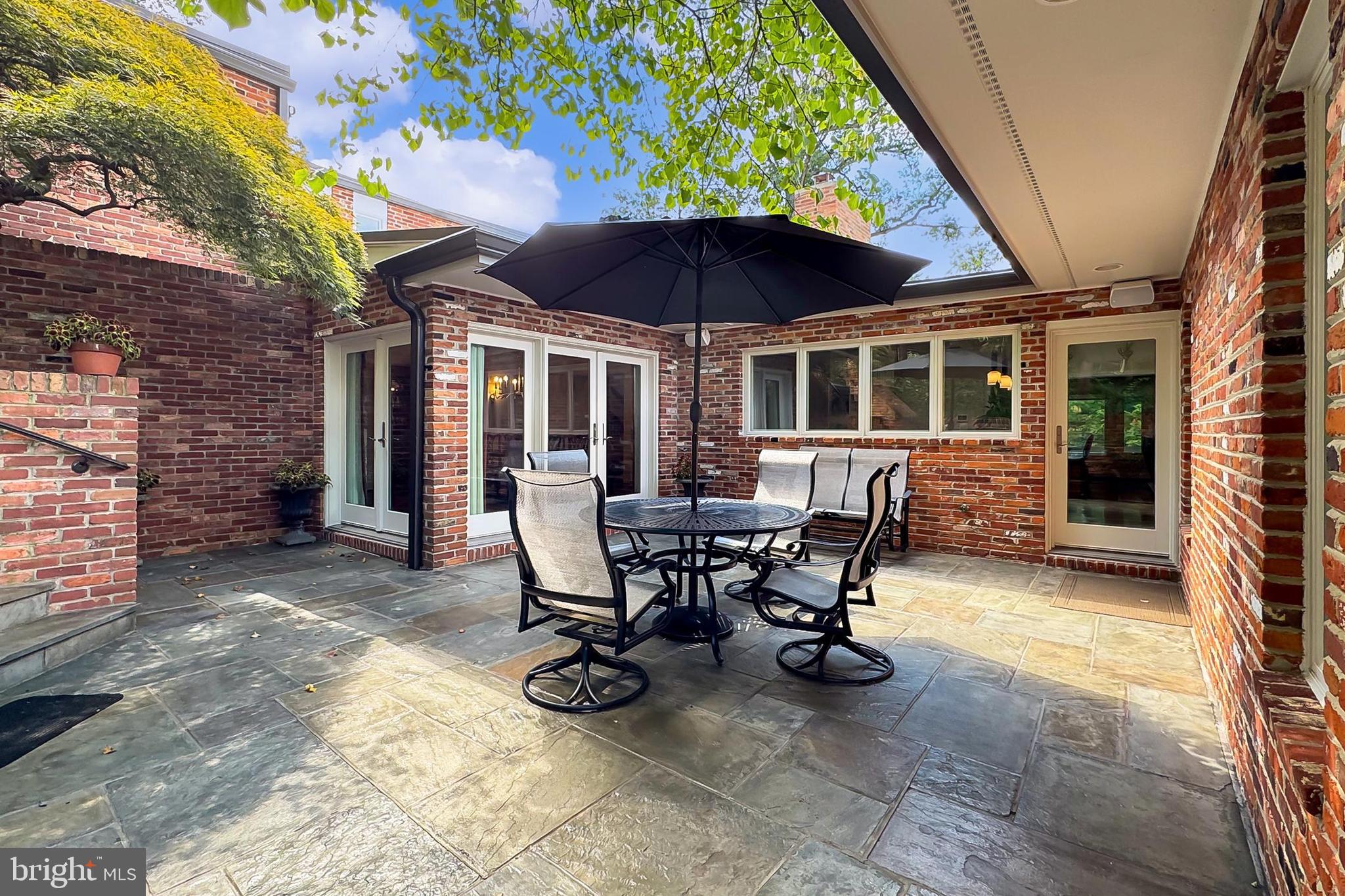 ARLINGTON RIDGE - Residential