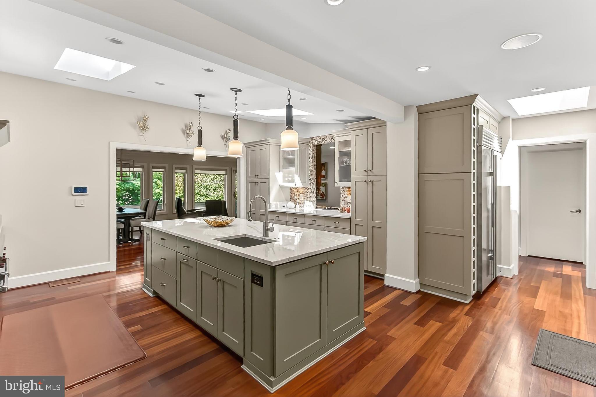 ARLINGTON RIDGE - Residential