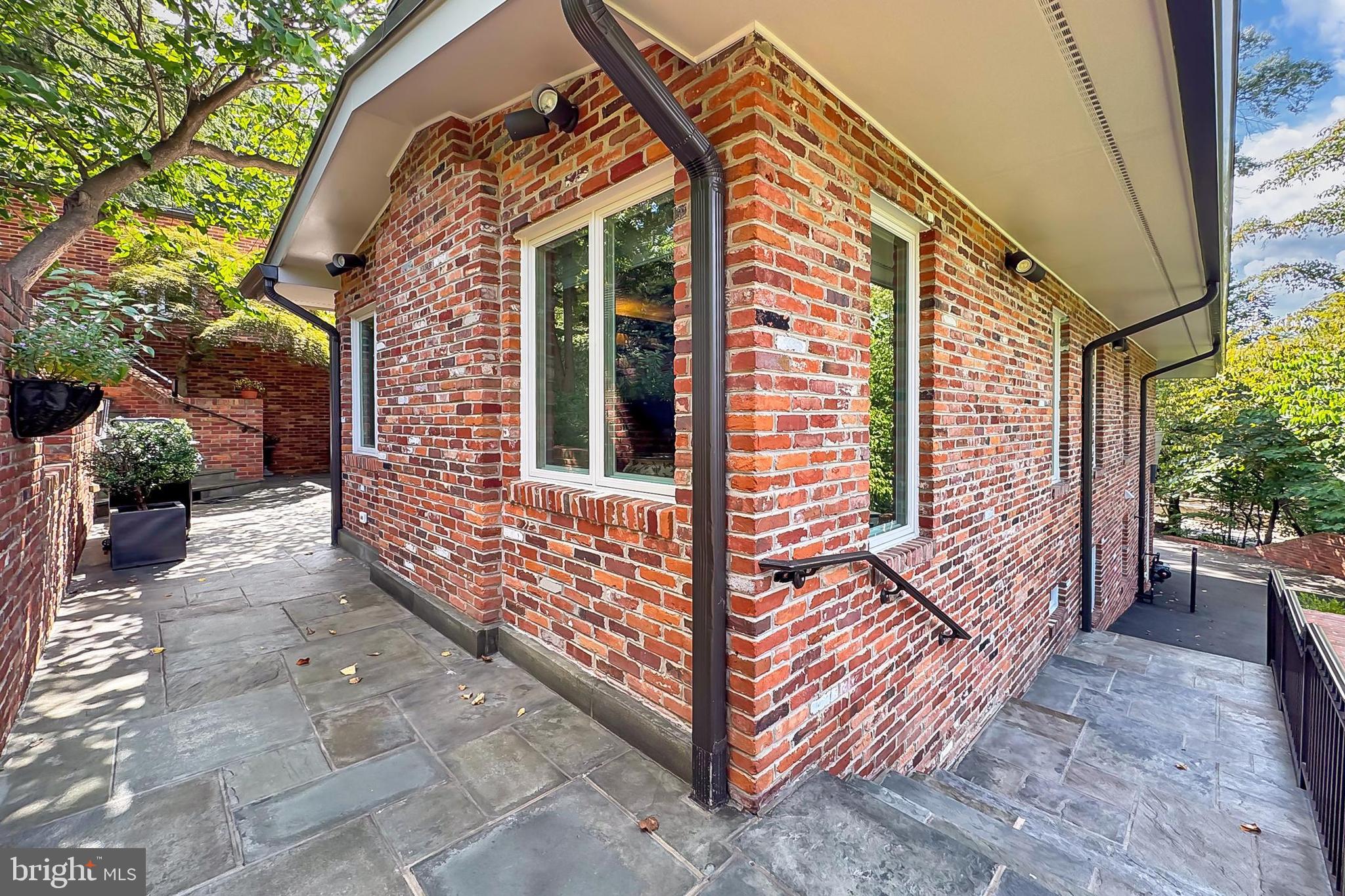 ARLINGTON RIDGE - Residential