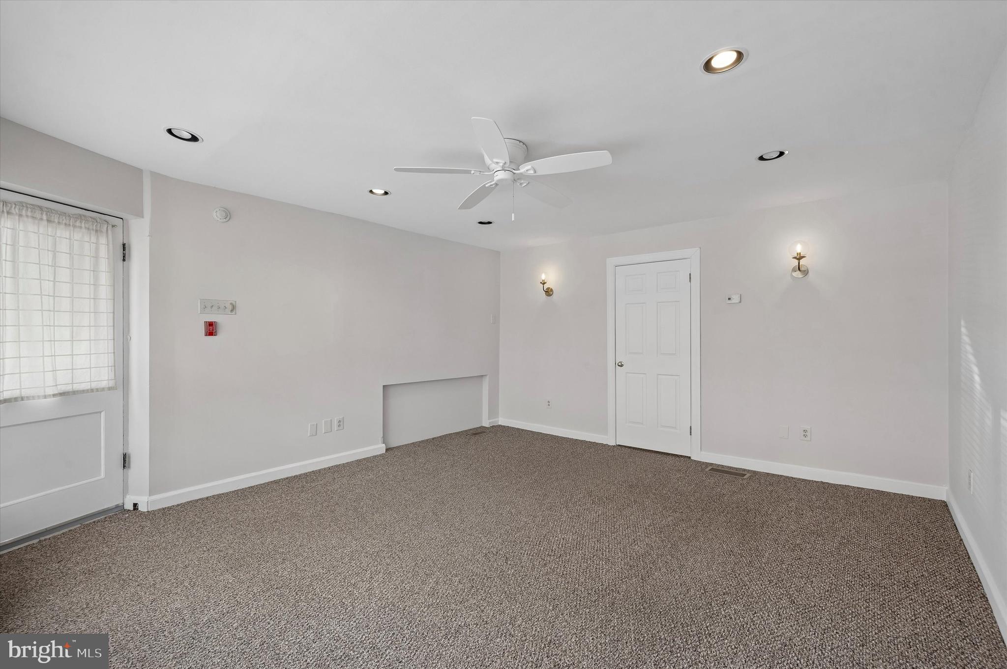 NORTHERN LIBERTIES - Commercial Sale