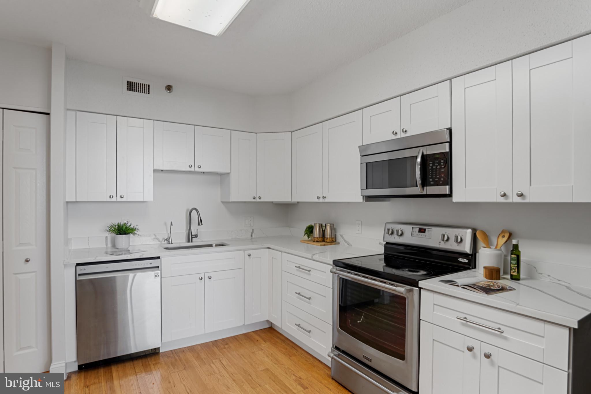 SKYLINE SQUARE CONDO - Residential