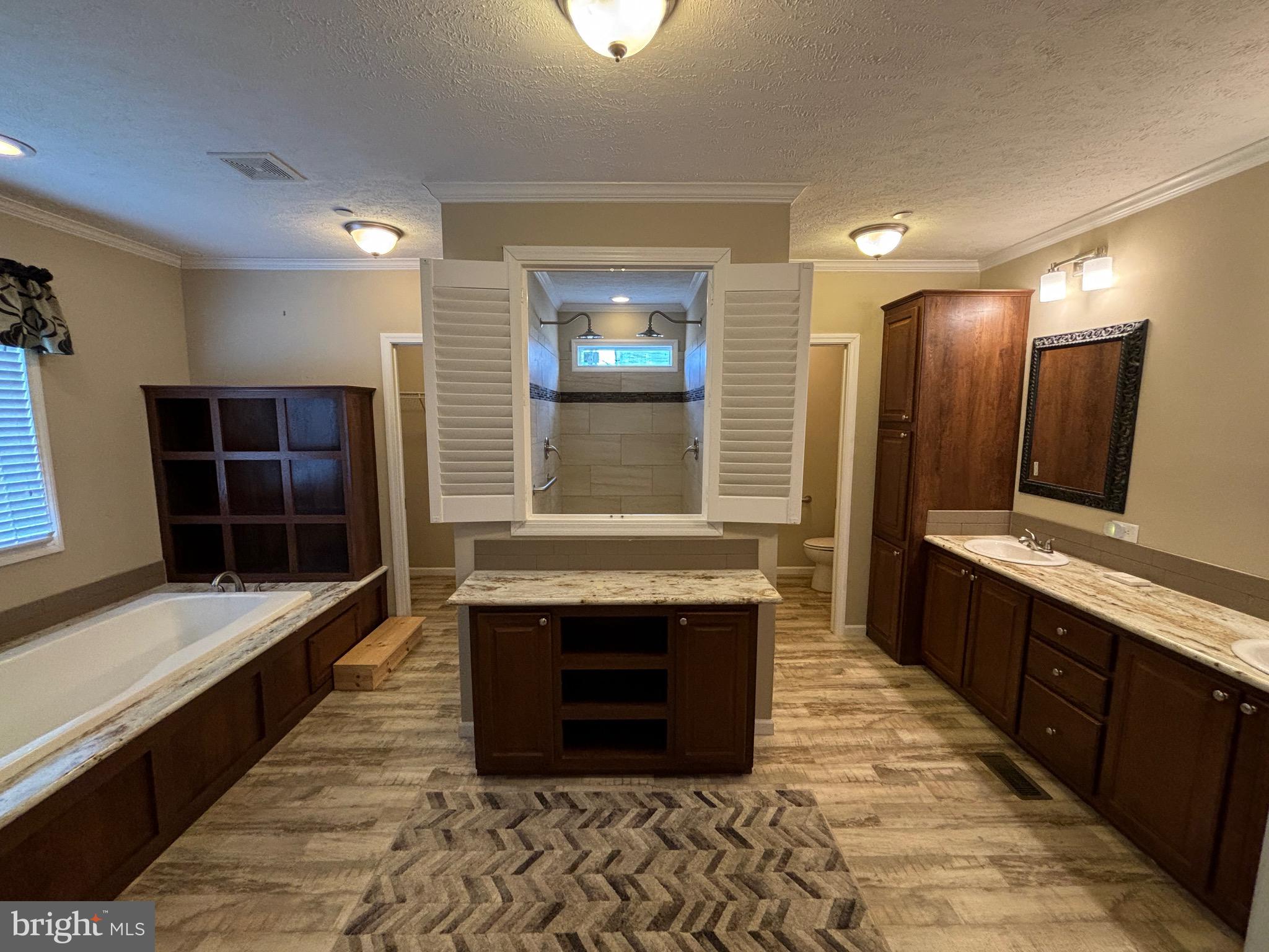MIDDLE RIVER - Residential