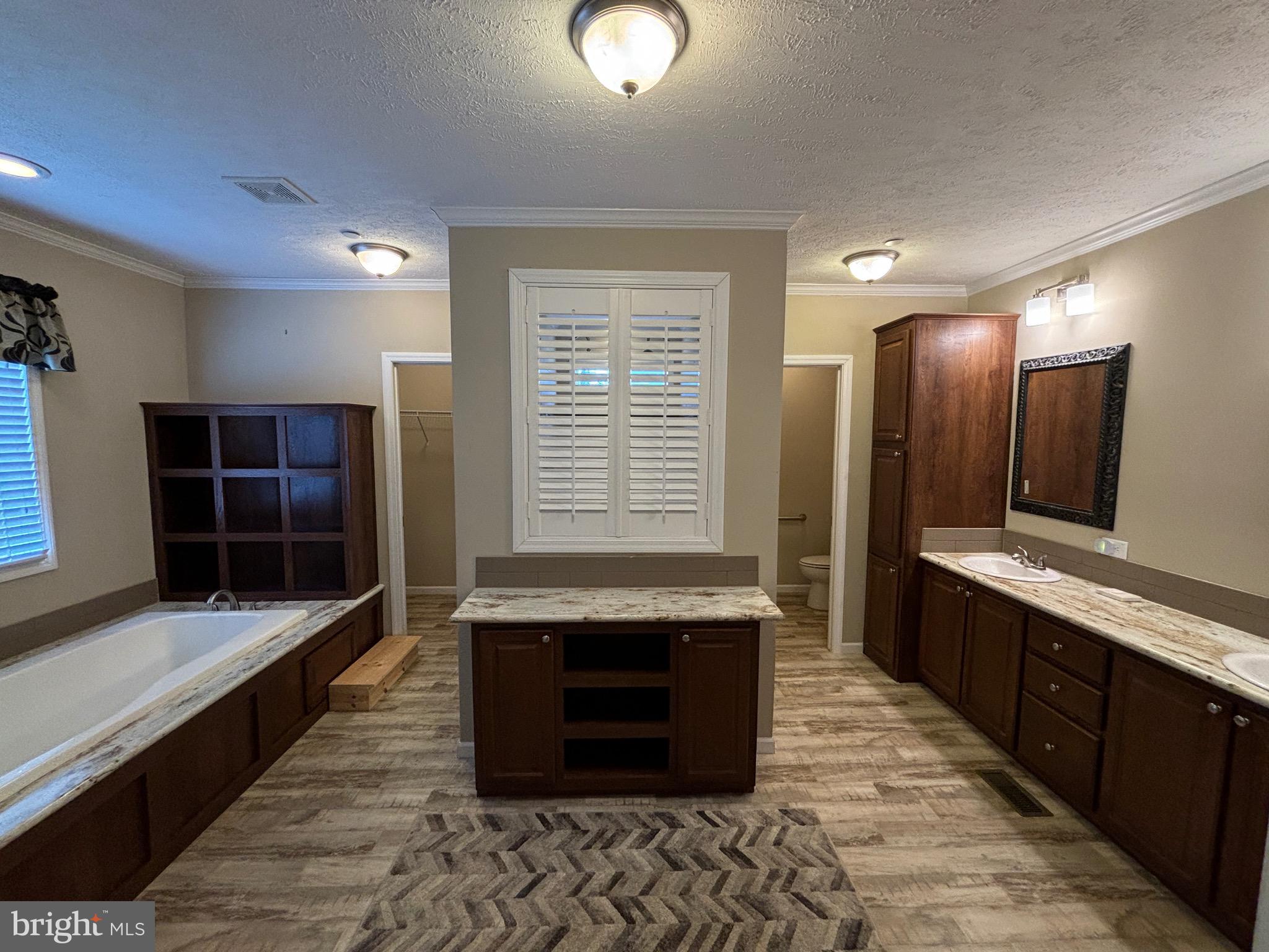 MIDDLE RIVER - Residential