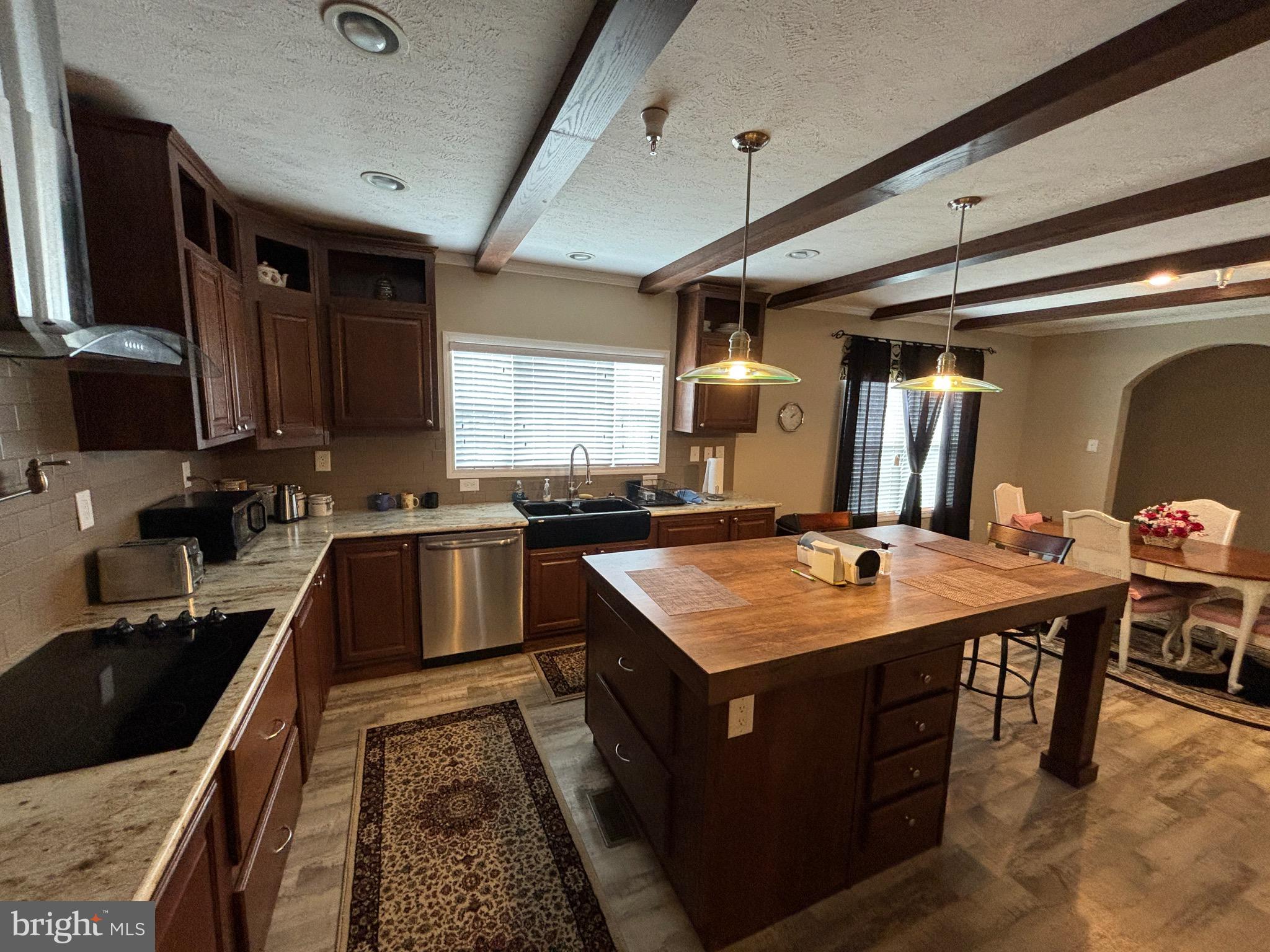 MIDDLE RIVER - Residential
