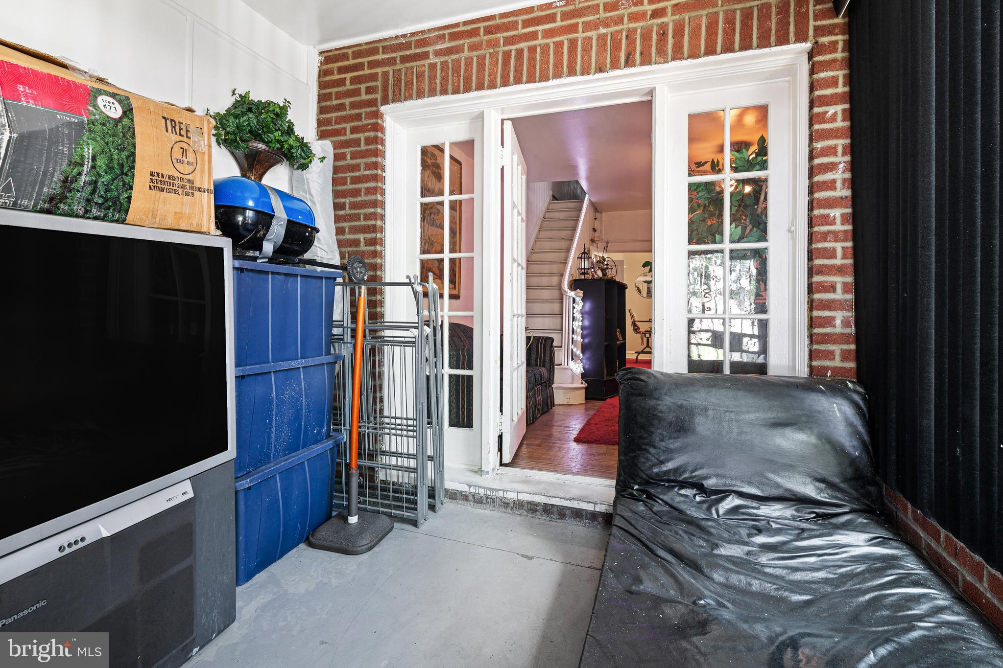 WEST OAK LANE - Residential