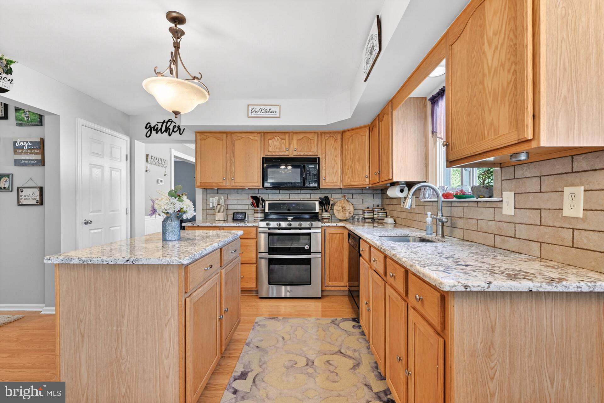 HUNTERS CROSSING - Residential