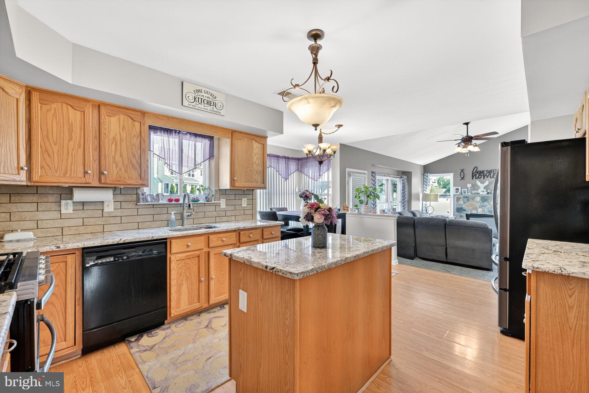 HUNTERS CROSSING - Residential