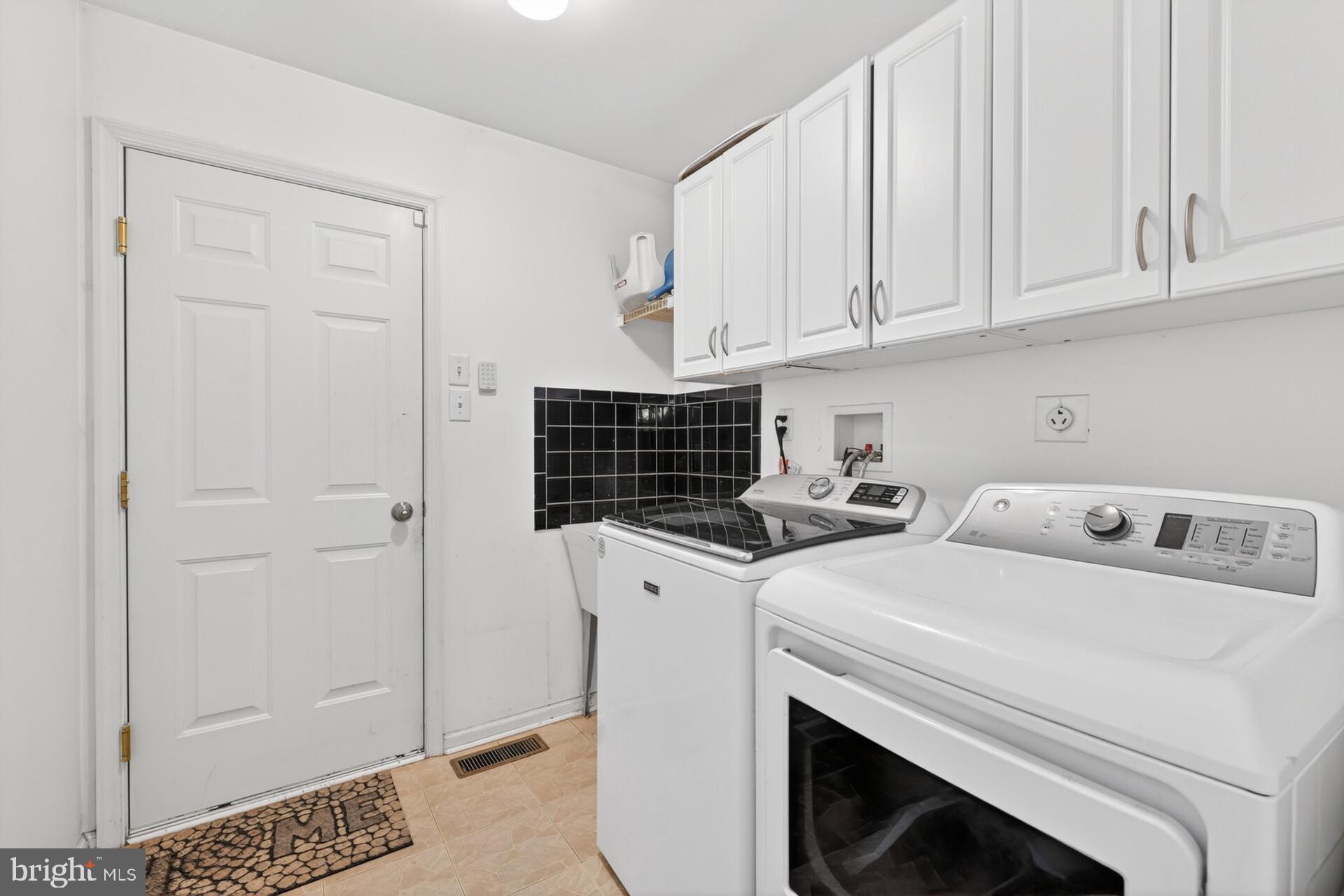 HUNTERS CROSSING - Residential