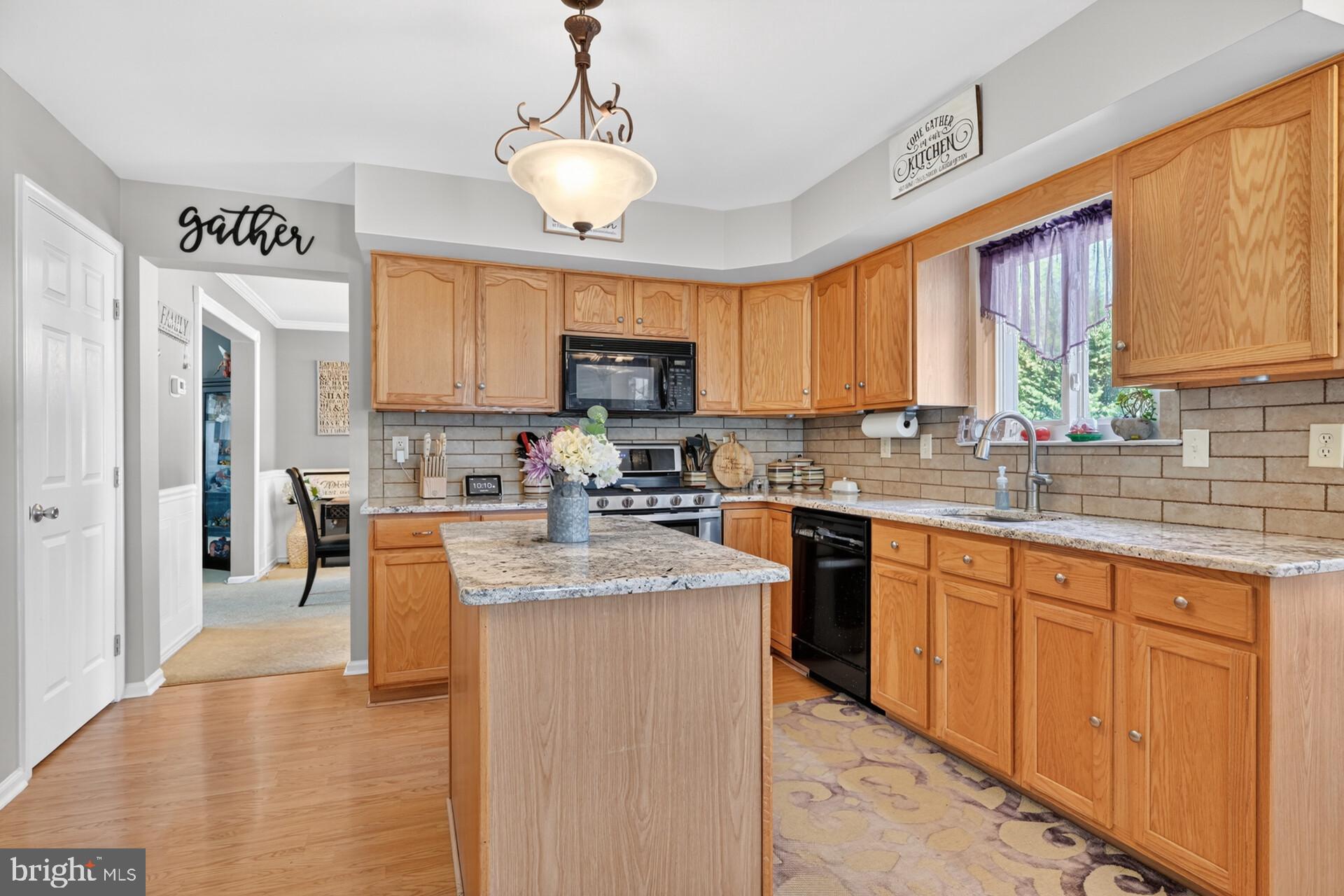 HUNTERS CROSSING - Residential