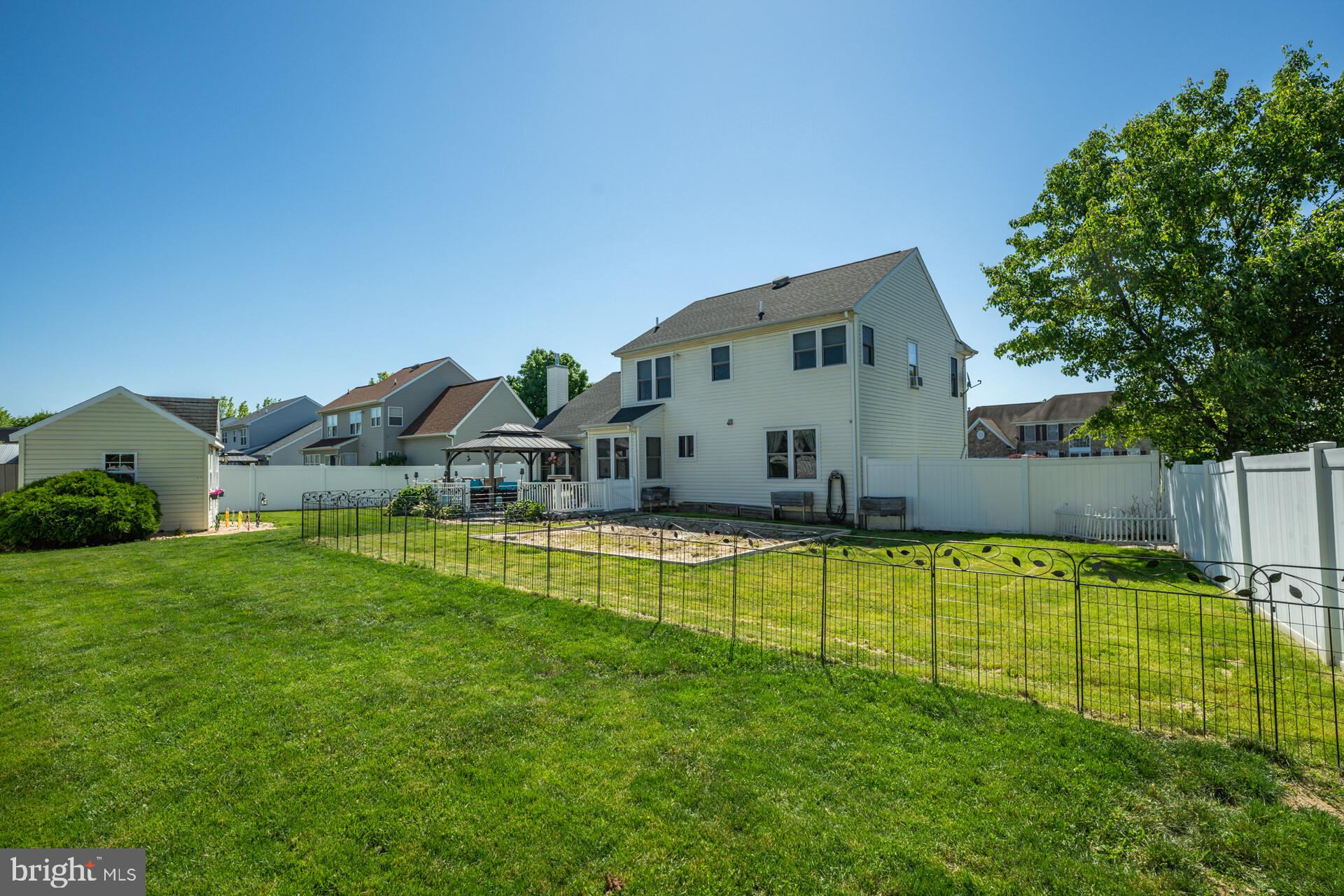 HUNTERS CROSSING - Residential