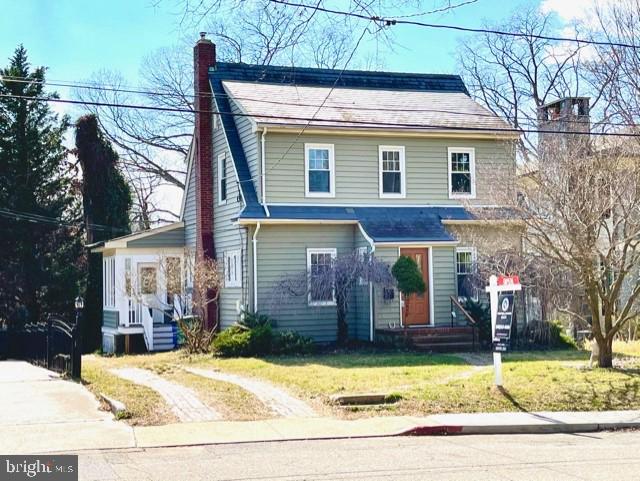 **************************BUYING SIDE FORFEITED 2.5% COMMISION  , NETTING SELLER AN ADDITIONAL $32,000 AT SETTLEMENT  *****************************                   OMurray Hill on  Spa View Avenue****very charming and very livable  with some updating**** beautiful old wood floors****plaster walls in good condition**** newer slate roof**** newer kitchen and baths**** newer furnace **** very recently replaced windows**** full unfinished basement, recently waterproofed**** the landscaping needs work, and the house is  a little tired,  but the lot is fabulous and the history and vibe are stupendous **** the waterfrontage is nicely bulk headed with a very small pier**** the views are lovely, and the location is just the best!**** Live in it the way it is,  or enlarge it like many of the neighbors,  now or later**** These opportunities don't come along very often ****Come and see it for yourself****  it will be  OPEN  this  Sunday,  March 21st,  from 1 to 4pm* make a day of it!!        more photos coming... FIRST DAY FOR SHOWINGS WILL BE SATURDAY MARCH 13th