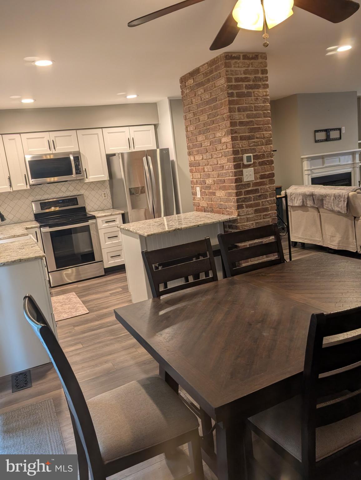 PICKERING POINTE - Residential