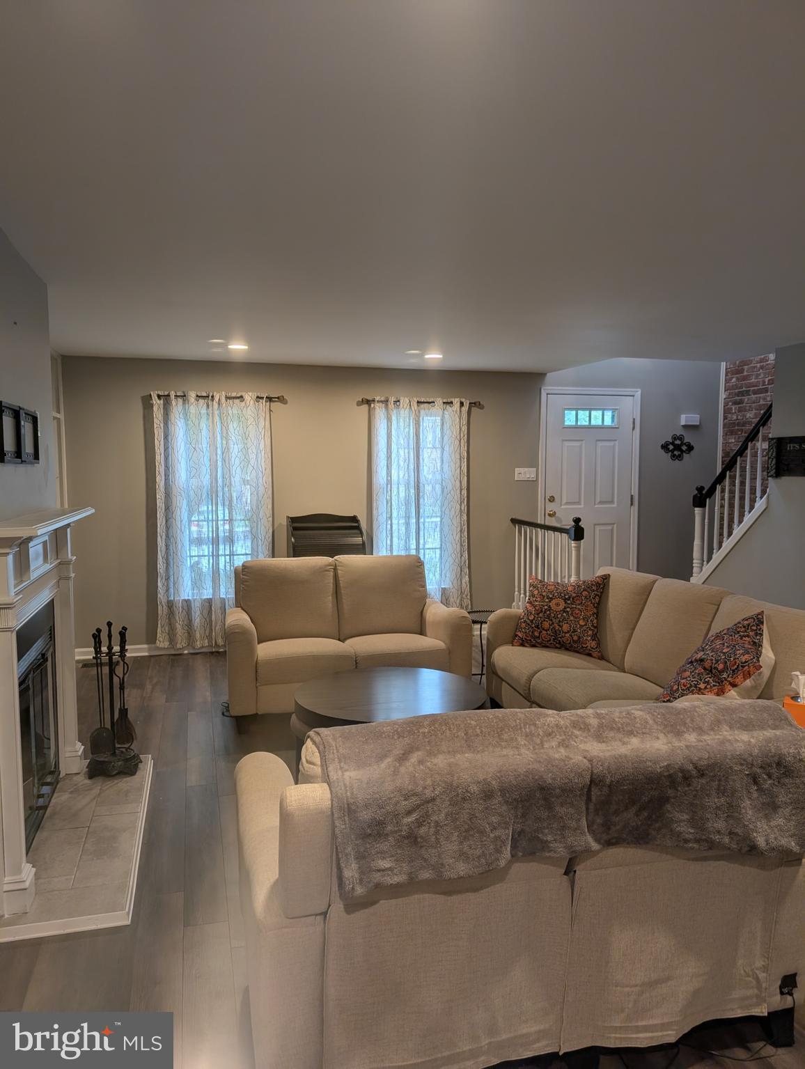 PICKERING POINTE - Residential