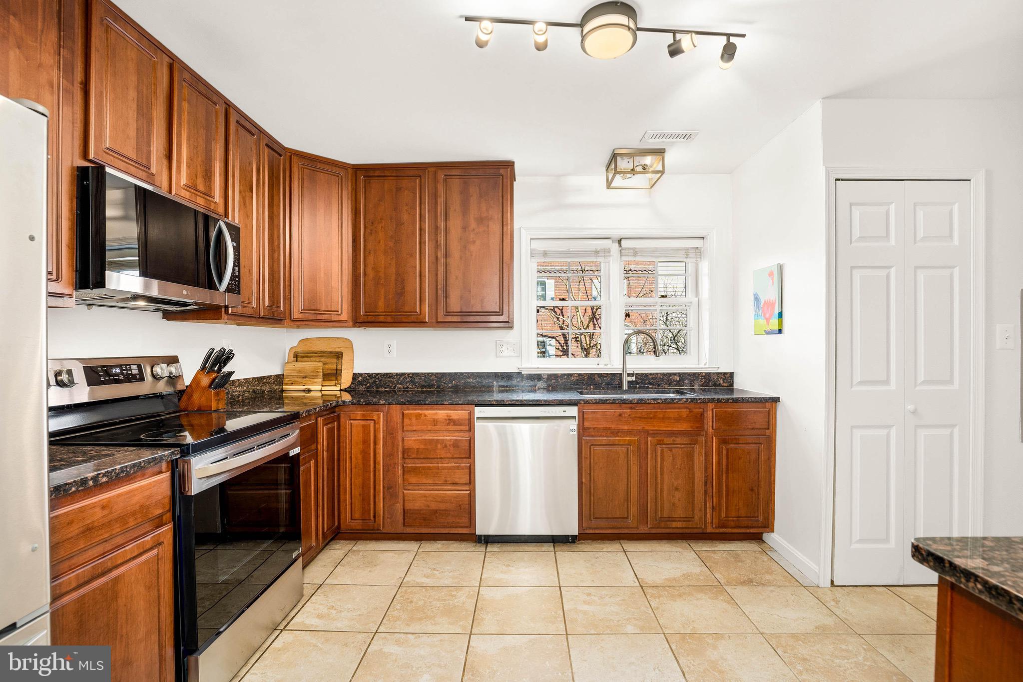 KENWOOD FOREST - Residential