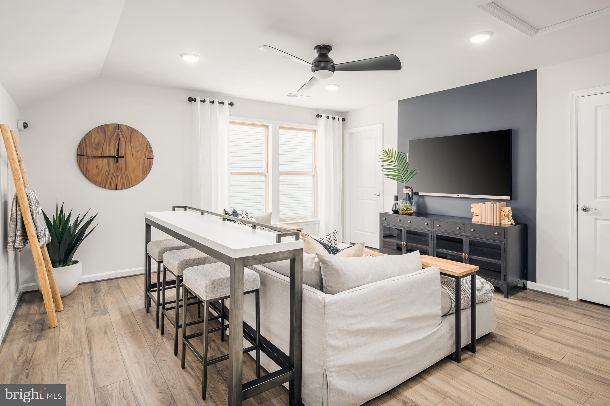 MONTEBELLO - Residential