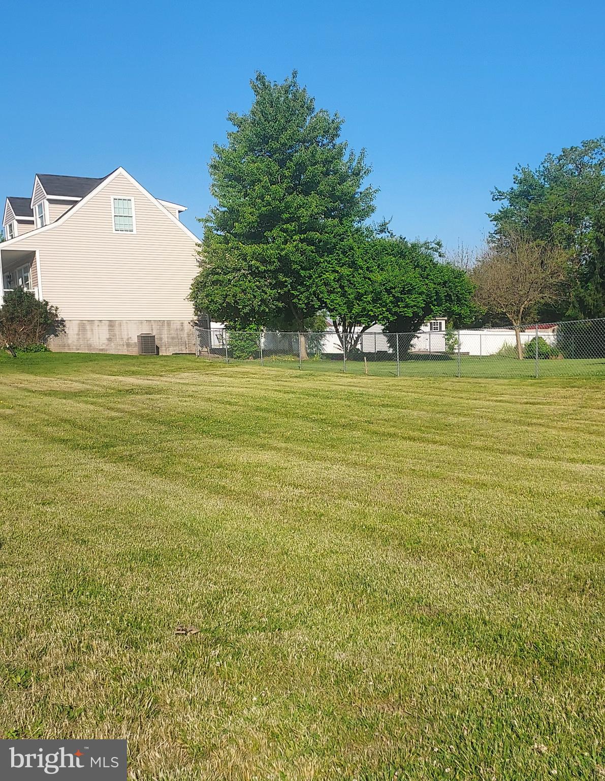 READY TO BUILD YOUR DREAM HOME........Corner lot in Taneytown.  Borders on Commerce St and Reaverton Ave.   Water and sewer hookup available.