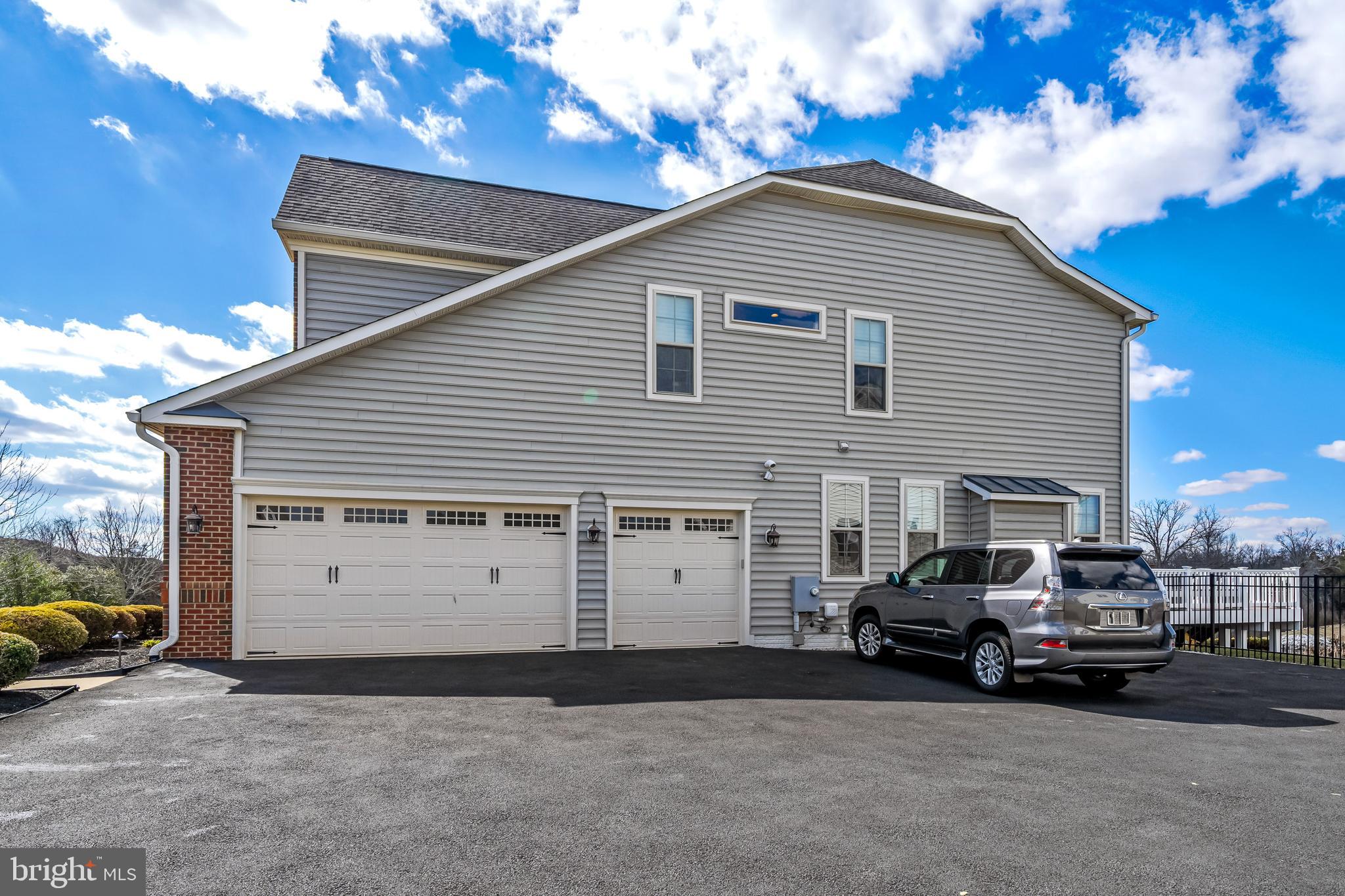 CLARKE ASSEMBLAGE - Residential