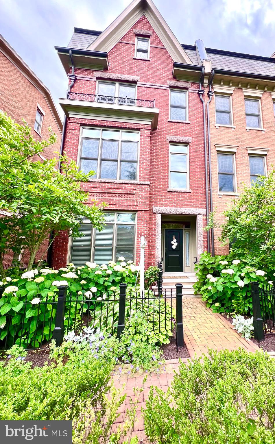 SYMPHONY PARK - Residential