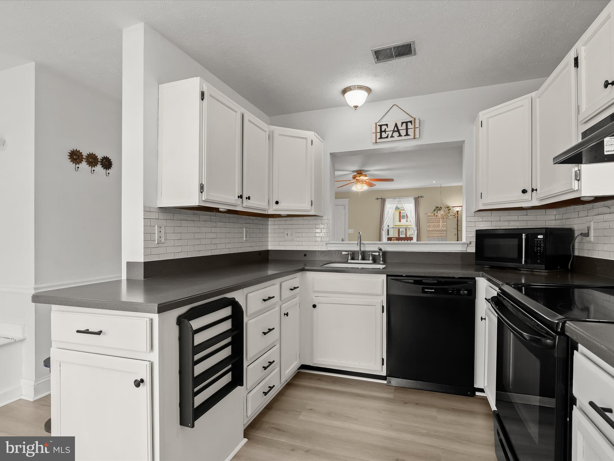 CARROLLWOOD MANOR - Residential