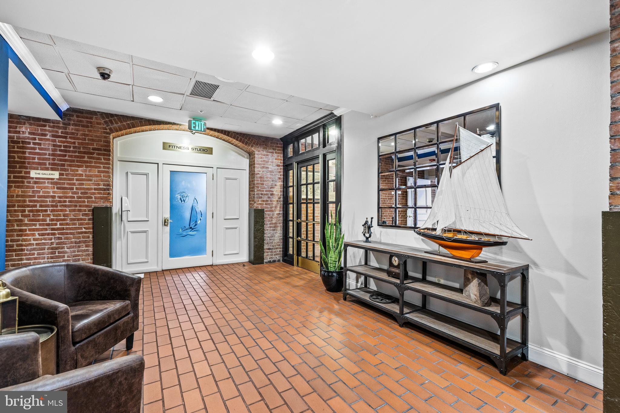HENDERSON'S WHARF - Residential