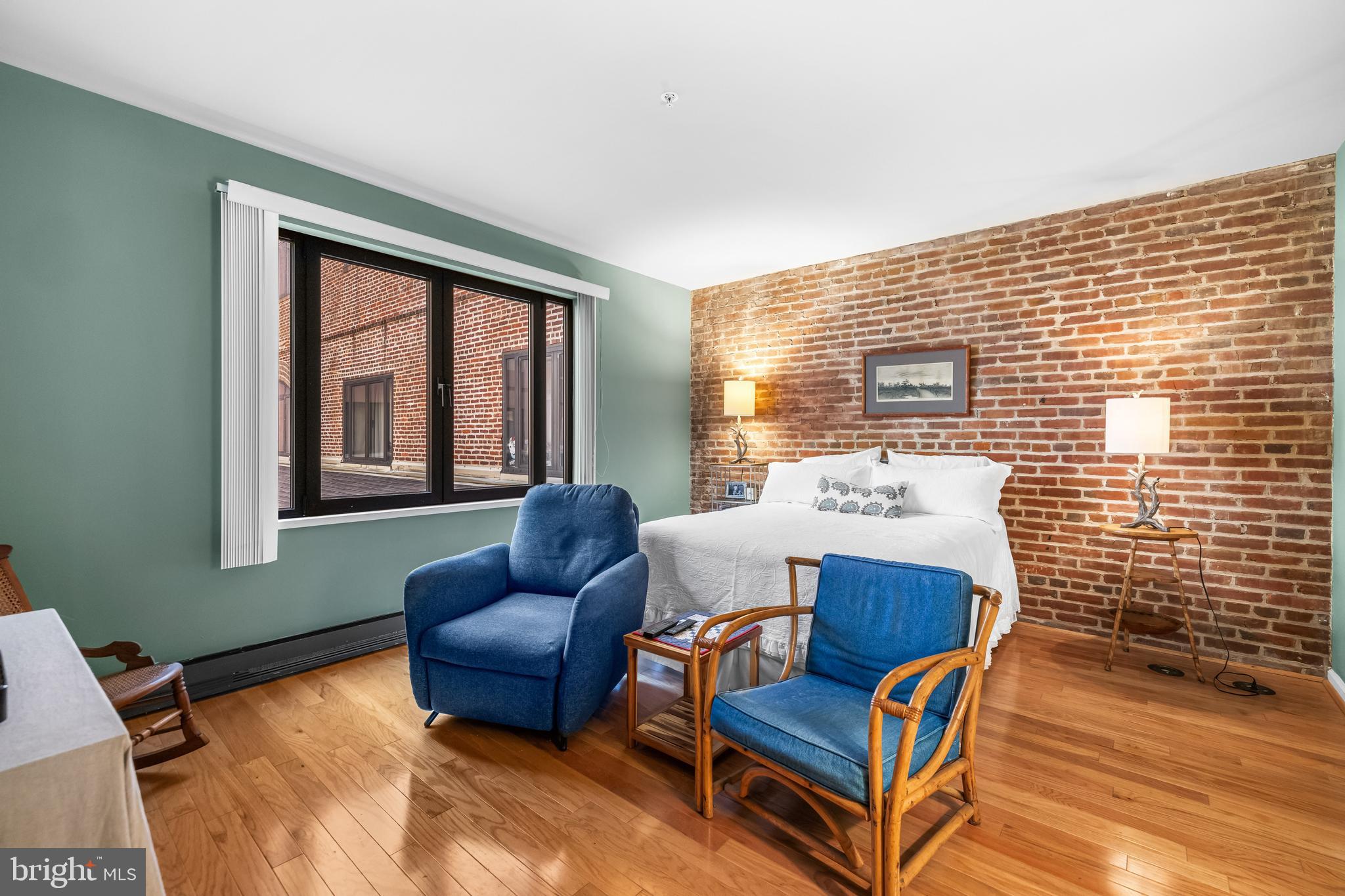 HENDERSON'S WHARF - Residential