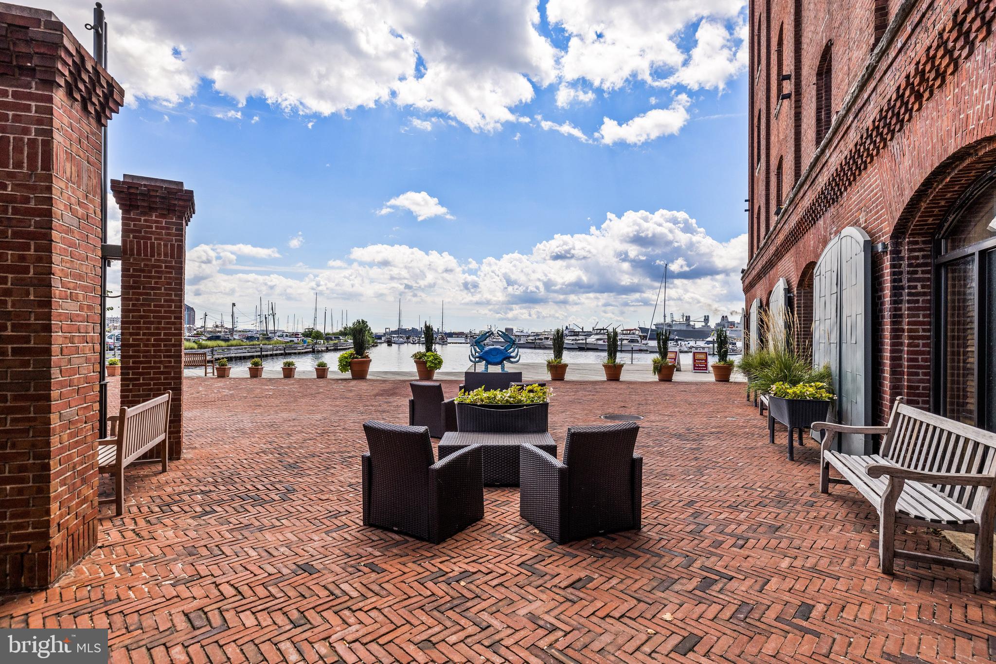 HENDERSON'S WHARF - Residential