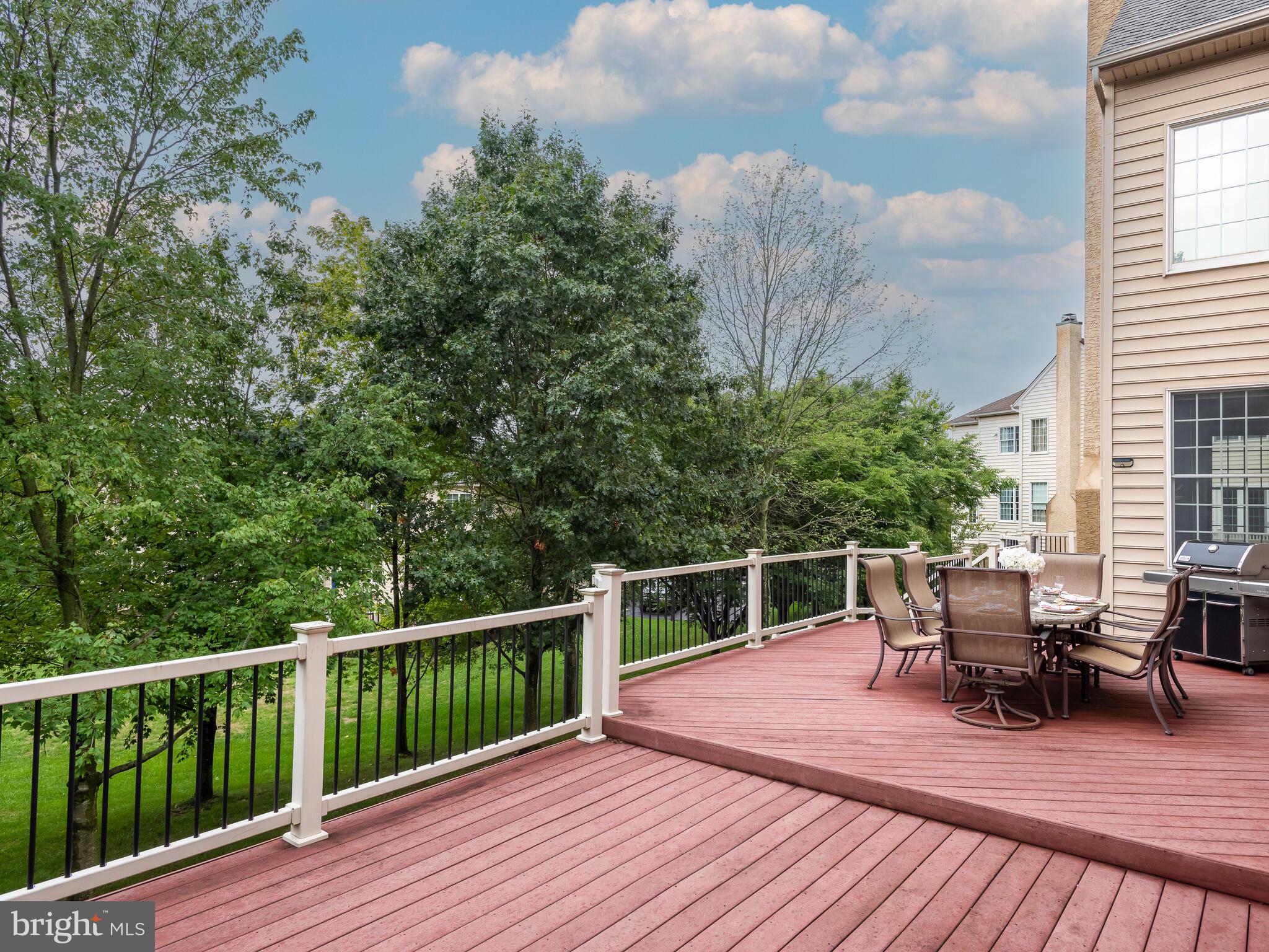 RIVERCREST - Residential