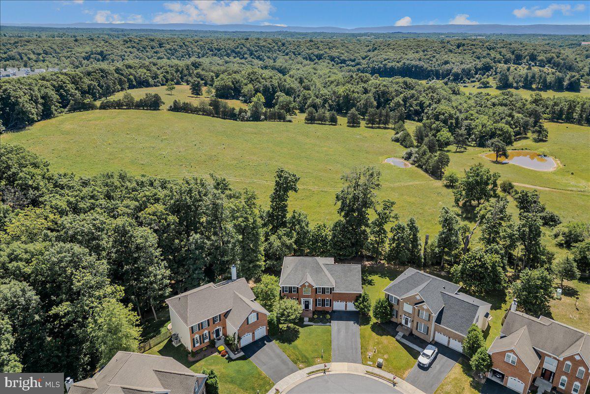 TWIN LAKES - Residential
