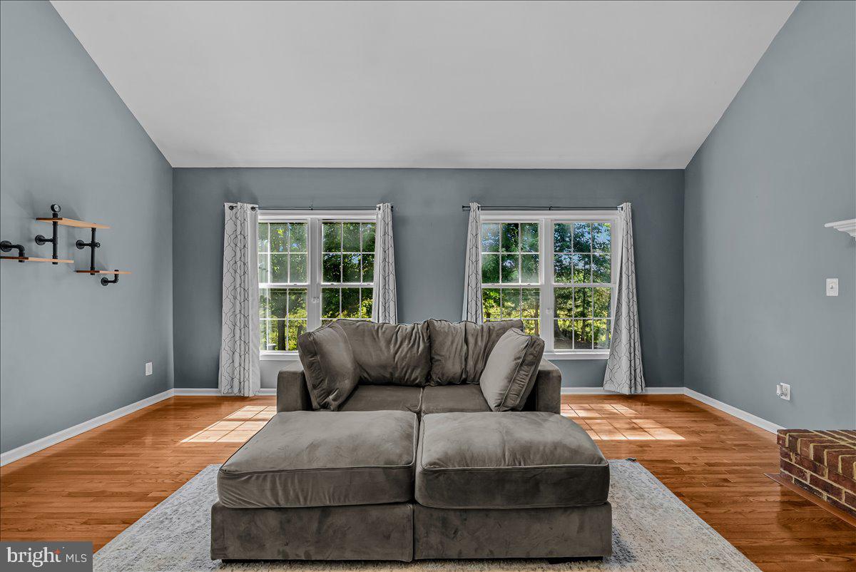 TWIN LAKES - Residential