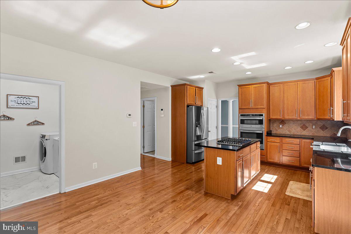 TWIN LAKES - Residential