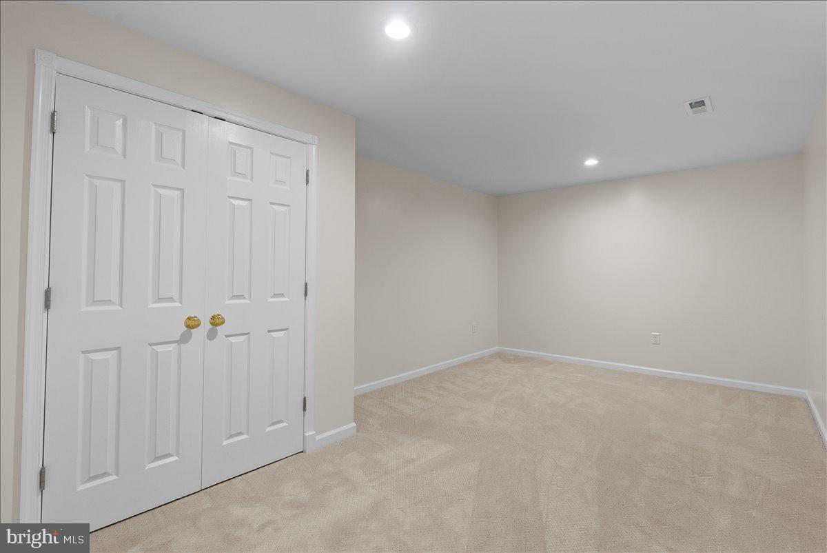 TWIN LAKES - Residential
