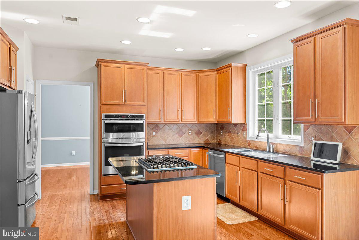 TWIN LAKES - Residential