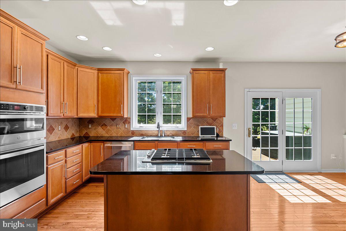 TWIN LAKES - Residential